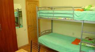 Гостиница PichuginHall Хостел Смоленск Кровать в 4-местном общем номере для мужчин и женщин-1